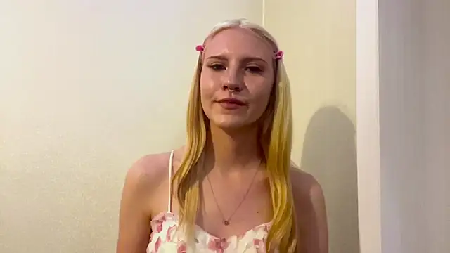 LanaLivee live cam on StripChat