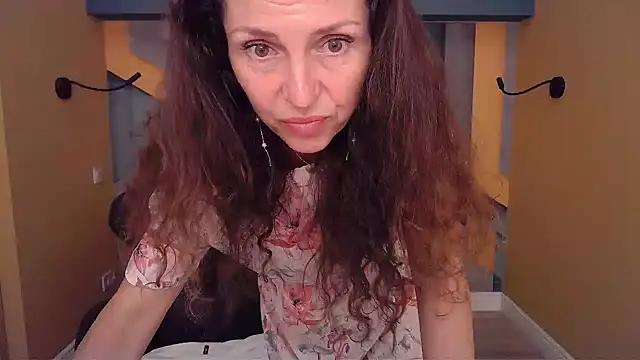 EllaLong webcam