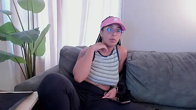 Millie_Volturi webcam