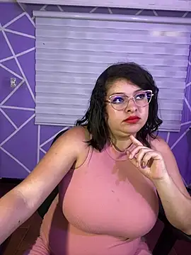 MiiaaJoness webcam