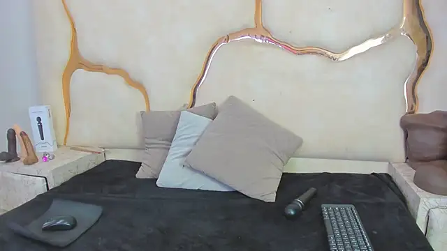 ZayraStorm webcam