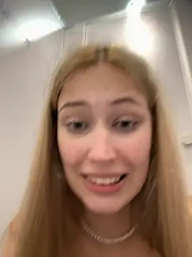 blonde_exe webcam