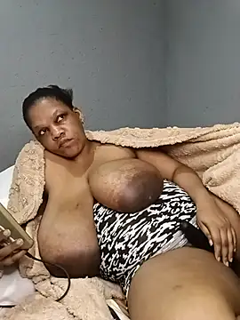 HappygalTheQueen live cam on StripChat