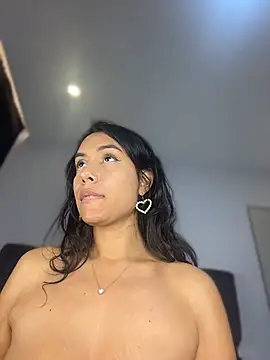 PilarJones_ webcam