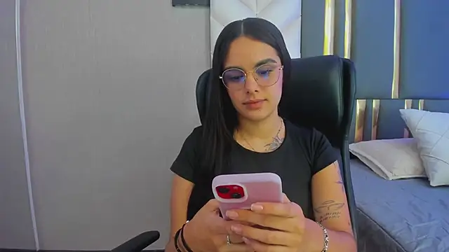 ChloeHarper_ webcam