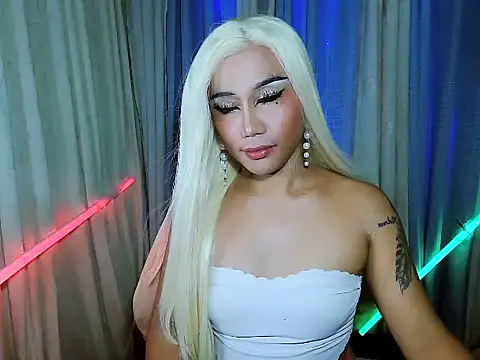 YourNikkieXxx webcam
