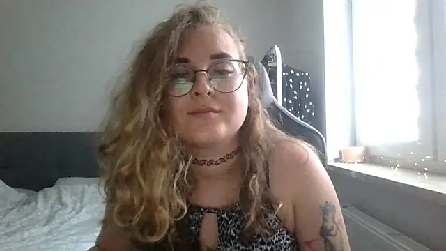 LucyTease webcam