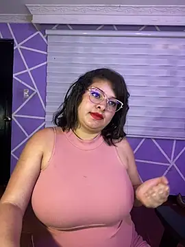 MiiaaJoness webcam
