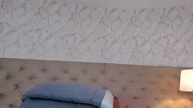ThiiaraBrown live cam on StripChat