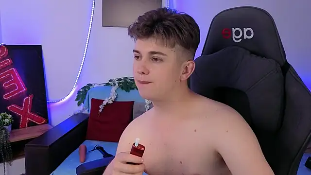 Miless_Cooper webcam