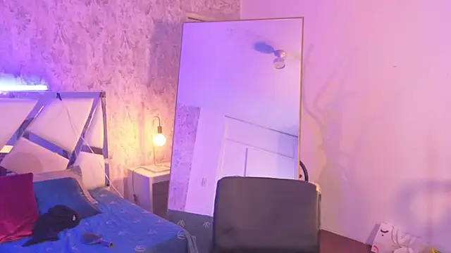 chloe_bronze webcam