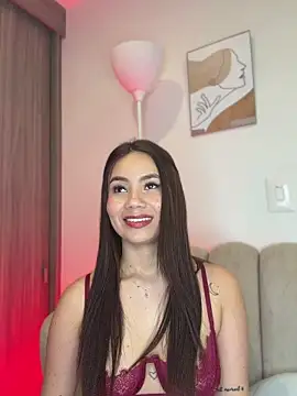 Tamaraserra live cam on StripChat