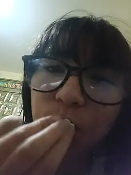 Ema_01 live cam on StripChat