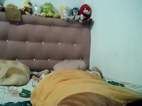 Chiquilove27 webcam