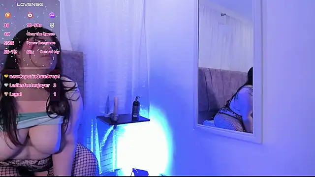 Emilie_Jones webcam