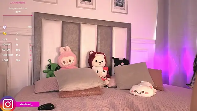 MadieAsh webcam