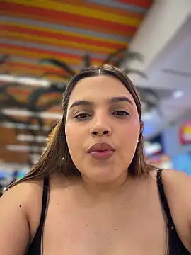 colibri_xxx (F young) - TITS OUT IN THE MALL