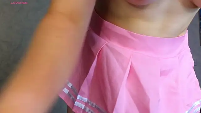 lovelly_molly1 (F young) - put finger in pussy show