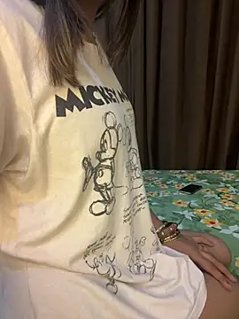 ally_00 (F teen) - Eyes show