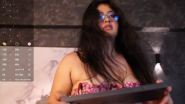 madison_flame (F teen) - show tits