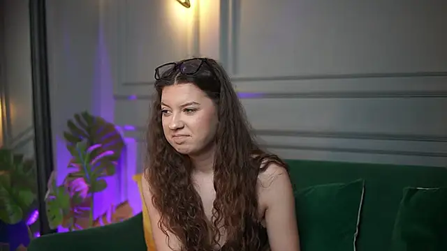 monapinky (F teen) - blowjob  eyes contact
