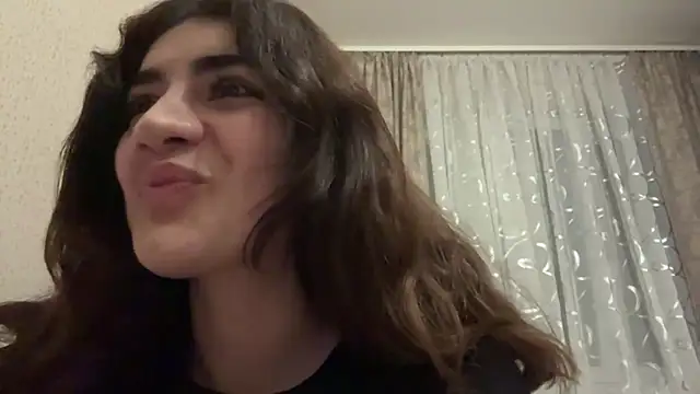 ledi_asthik (F teen) - sexy eye contact + biggest smile ever
