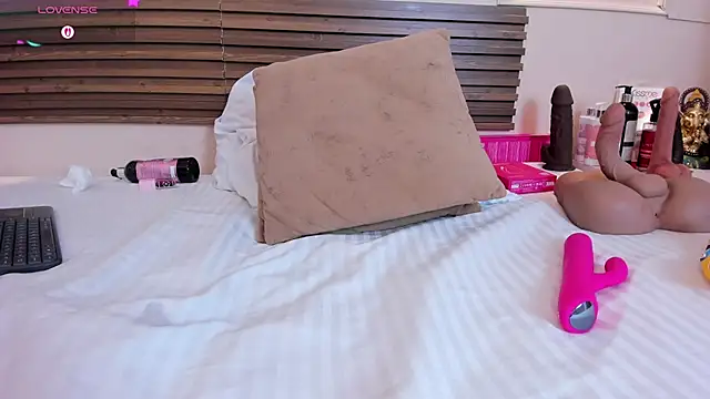 mia_gold_ webcam