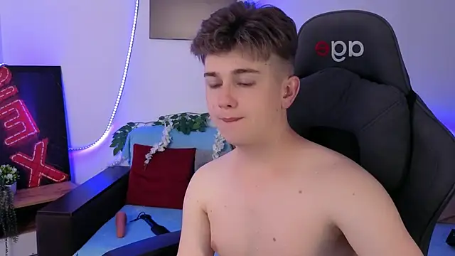 Miless_Cooper webcam