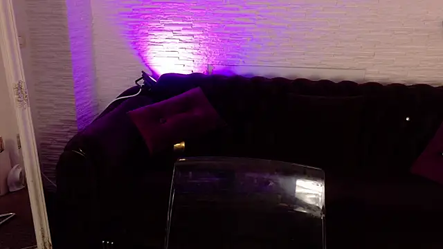 SiennaShinee live cam on StripChat