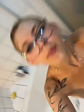 Alina-420 live webcam