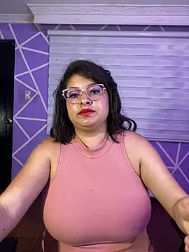 MiiaaJoness webcam