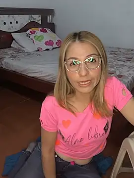 alexafoxx_ - AlexaFoxx_'s free webcam - UK Sex Cams