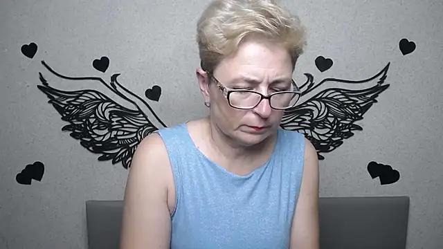 EmiliaGree live cam on StripChat