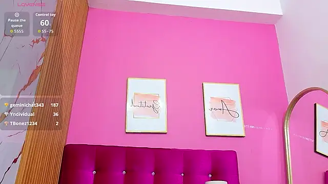 littleebonymommy live cam on StripChat