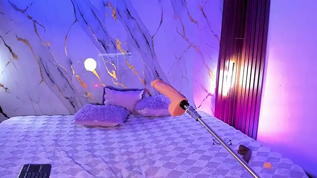 Emmiicute live cam on StripChat