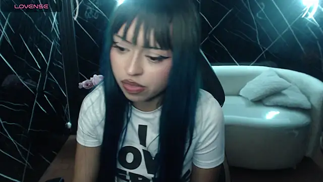 _ceeleste_cute_ live cam on StripChat