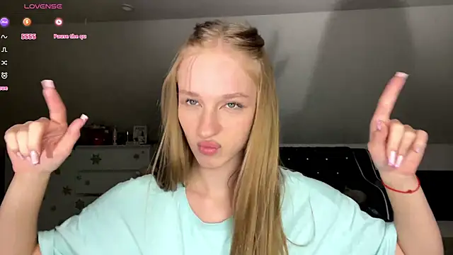 Anika_Socutehe live cam on StripChat