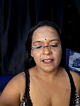 hornyrosy321 live cam on StripChat