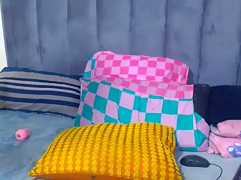 BestieBoomber live webcam