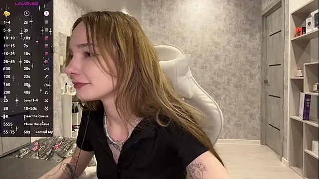 LeyaVoss live cam on StripChat