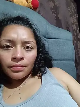 Estrella2001 live cam on StripChat
