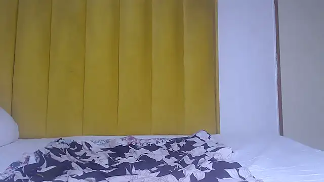 Bella_2025 live cam on StripChat