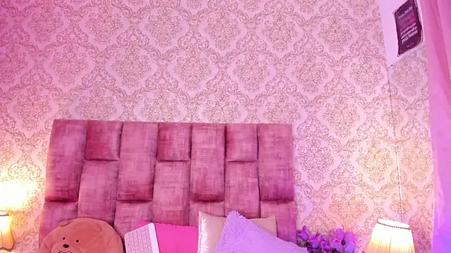 Luna_Swift live cam on StripChat