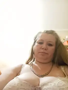 KiraStanton webcam