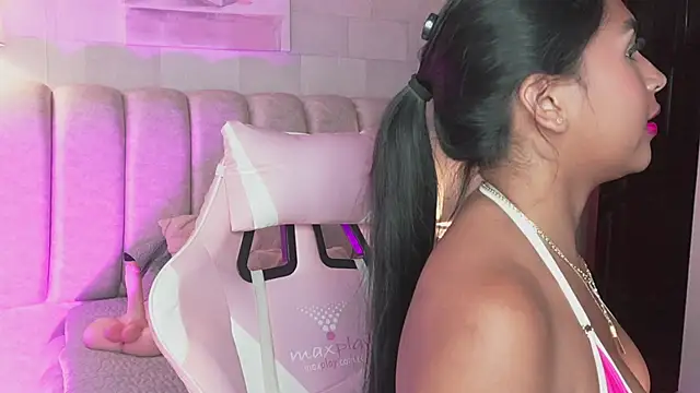Naomi-Gray webcam