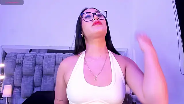 LucianaVlezz live cam on StripChat