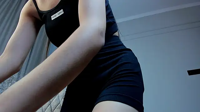 giina_glow live cam on StripChat