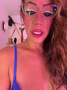 YOURSDEBORA live cam on StripChat