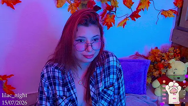 lilac_night33 live cam on StripChat