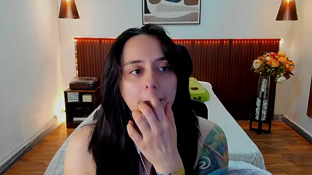 KatherineBond live cam on StripChat